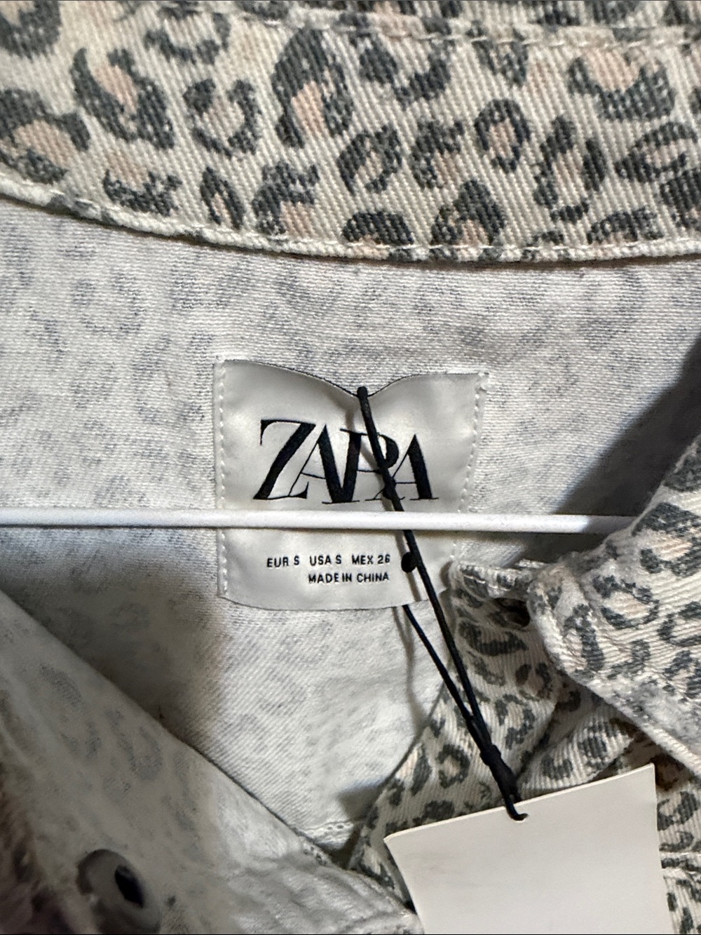 Zara Cream and Gray Leopard Print Denim Shirt Jacket - Picture 4 of 6